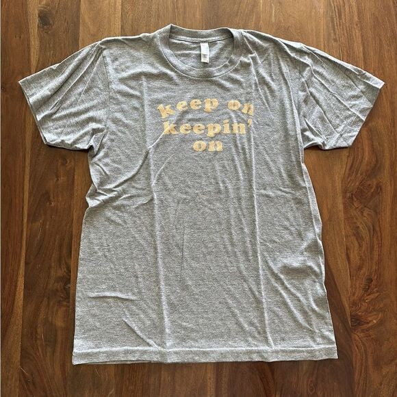 "Keep on Keepin' on" Tee as seen in "Atlanta" Donald Glover - Picture 1 of 4